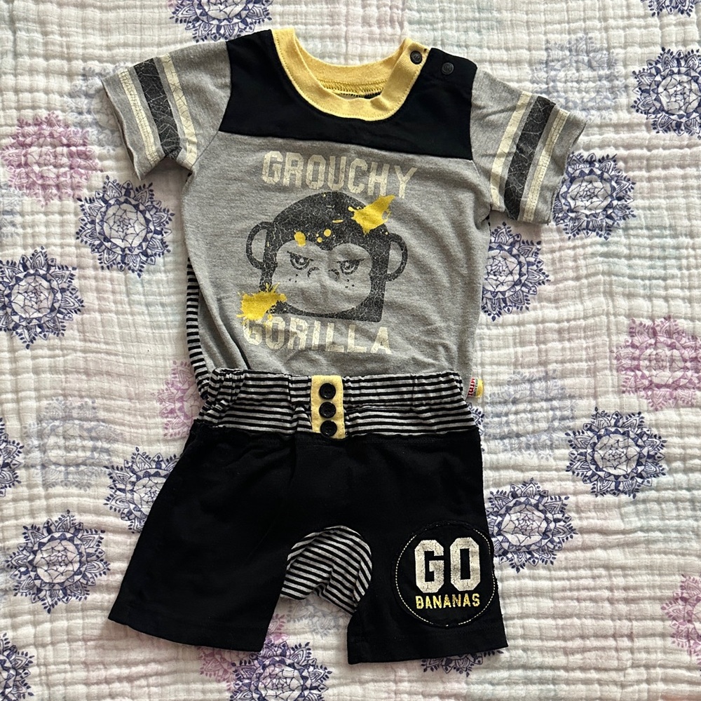Harajuku Mini Grouchy Gorilla 🦍 Baby Outfit Size 6 Months 🍌